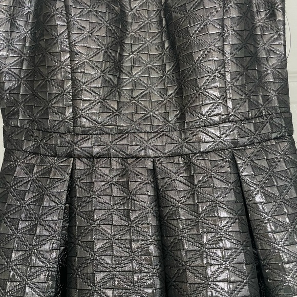 Size 0 guess dress. - Picture 4 of 4